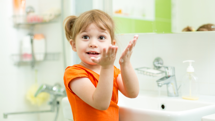 Genom att vara noggranna med att alltid tvätta våra händer i samband med exempelvis toalettbesök så kan vi bryta en eventuell smittkedja.  Foto: Shutterstock